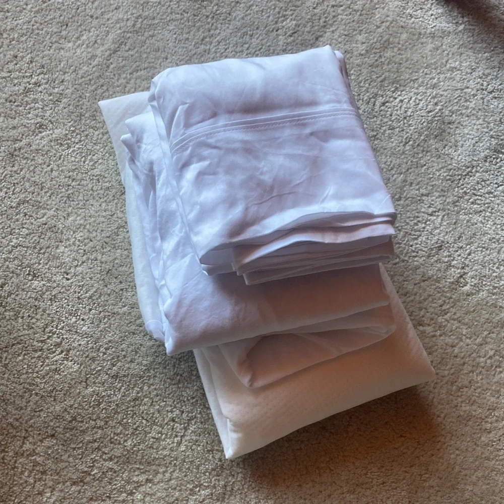 Resident Twin XL Sheets with Protector